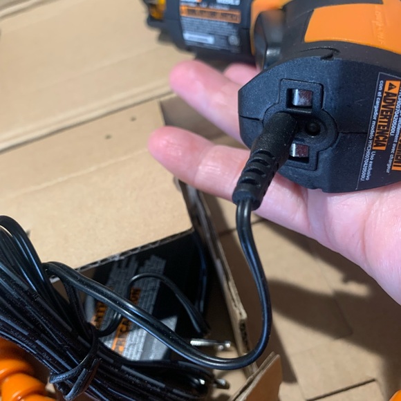 WORX Cordless Screw Gun with Extender set - Picture 7 of 8